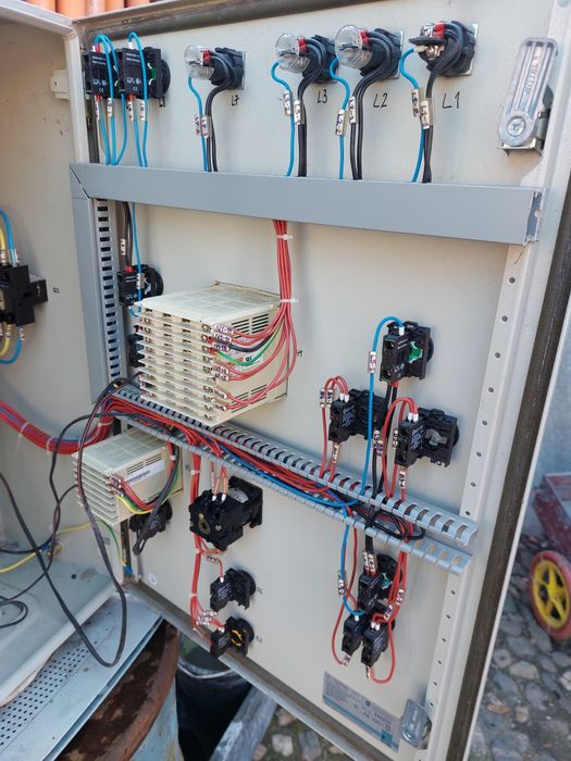 Vând tablou electric 50 cm lungime și 70 lungime și 25 interior