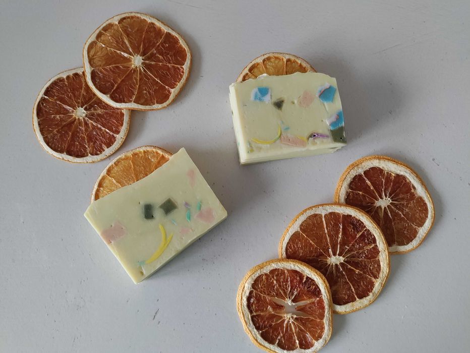 Книга за натурални сапуни – идеален подарък за 14 февруари и 8 март