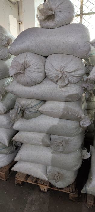 Дробленая ПЭТ баклажка от кефира, мытая