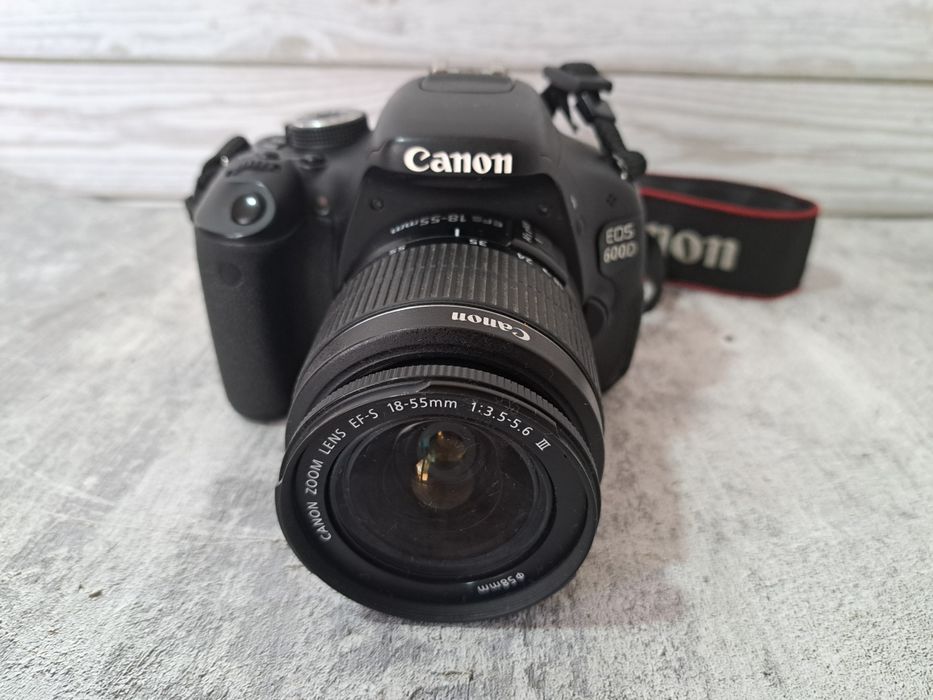 Продам фотоаппарат Canon EOS 600D (идеал)