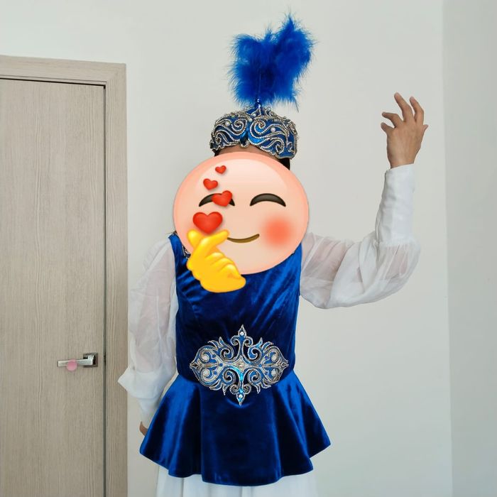 Қазақша көйлек тақиясымен. Женский