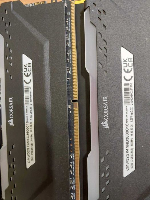 16GB DDR4 3200Mhz CL16 - Corsair Vengance RGB PRO