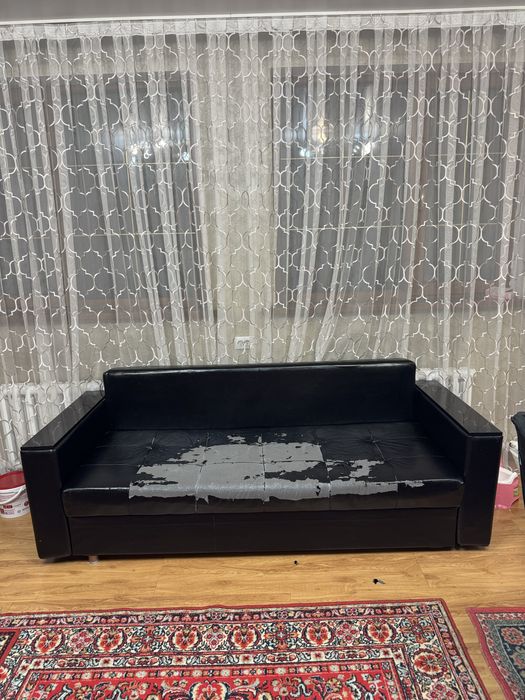 Продам диван черный