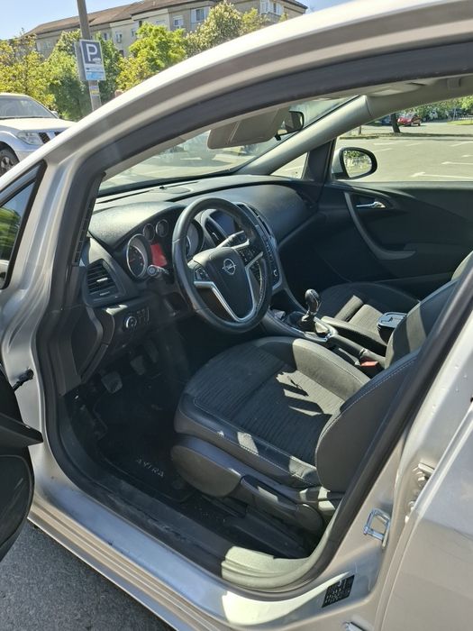 Opel astra sedan 2017