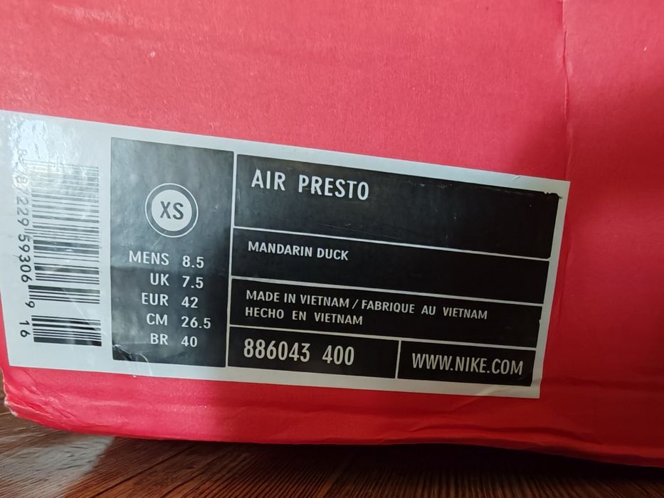 Продам кроссовки Nike