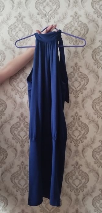 Темное синее платье