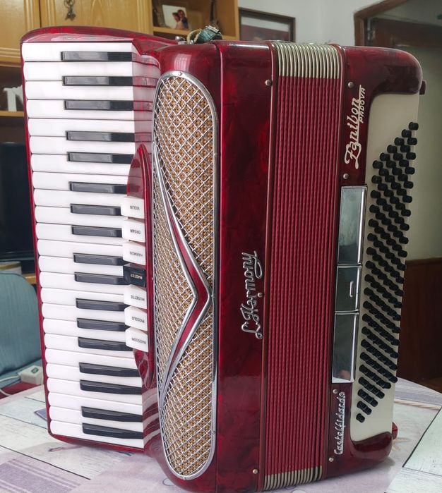 Vând acordeon italian  L'armony cu 120 basi ,roșu sidefat.