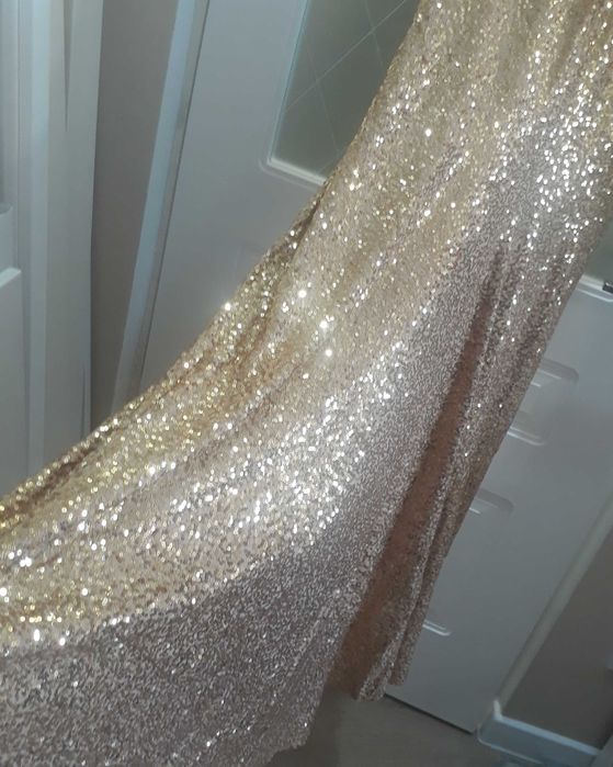 Платье из золотых пайеток