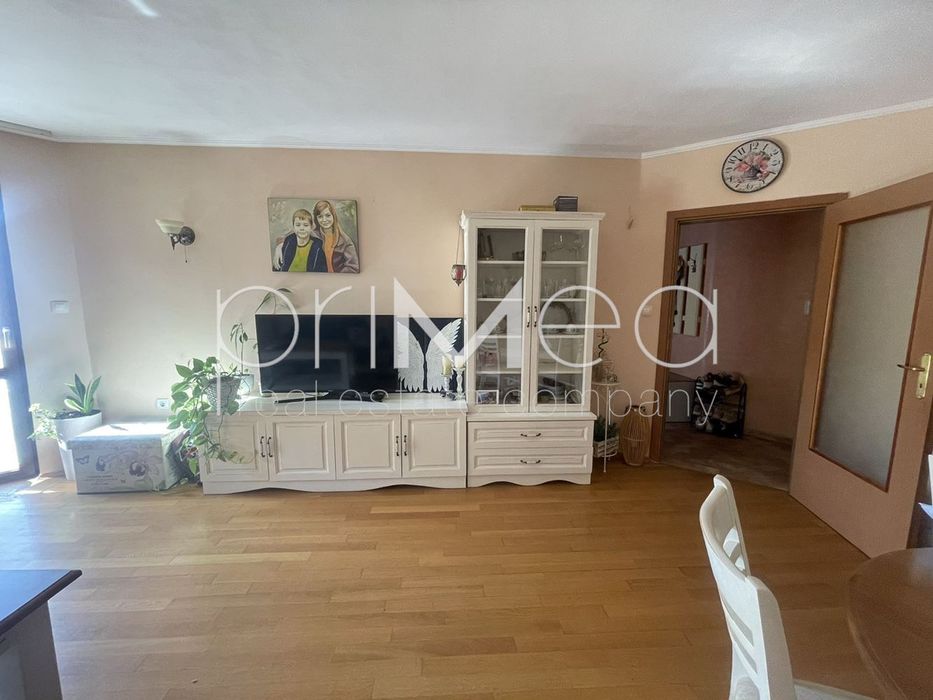 Дава се под наем Двустаен апартамент в Бургас, Център - 75 кв.м за 448.8 € - Снимка #1