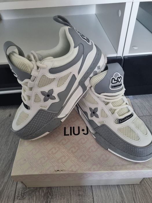Louis Vuitton skate grey