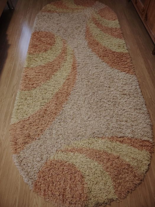 Vând mobilă de bucătărie + covoare.