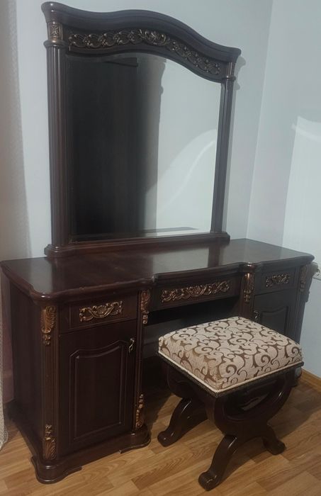 Продаётся бу спальный гарнитур