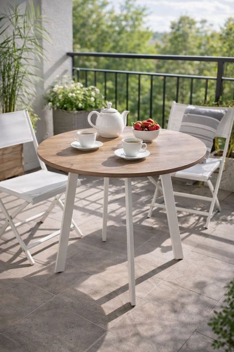 Masă rotundă modernă, blat aspect lemn natural, picioare albe – stare