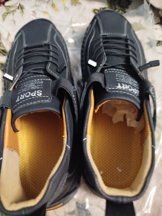 Стильные спортивные туфли