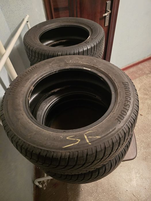Vând 4 cauciucuri de iarna 215/60 R16 99H Bridgestone Blizzak LM 005