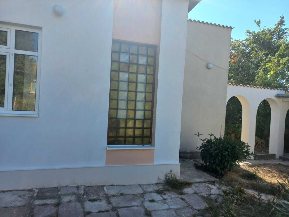 Едноетажна жилищна сграда под наем в Елин Пелин