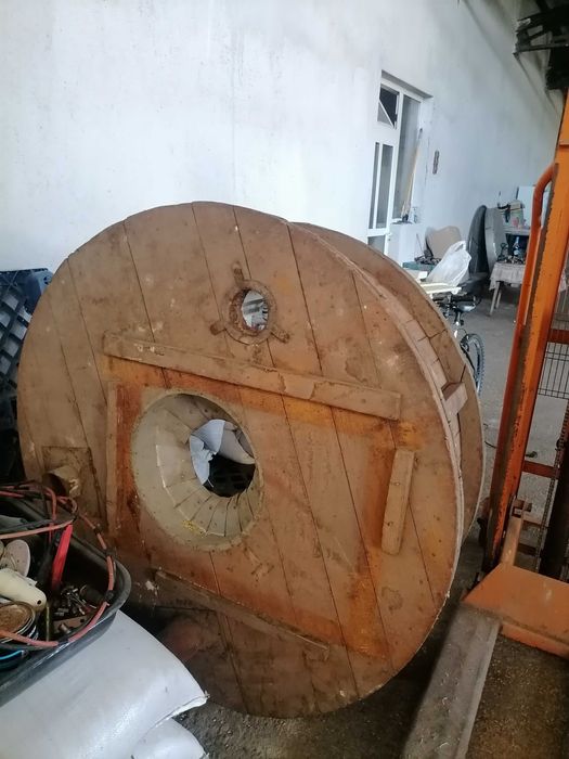 Продавам каменна мелница