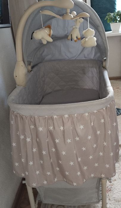 Продам детскую кроватку для малышей