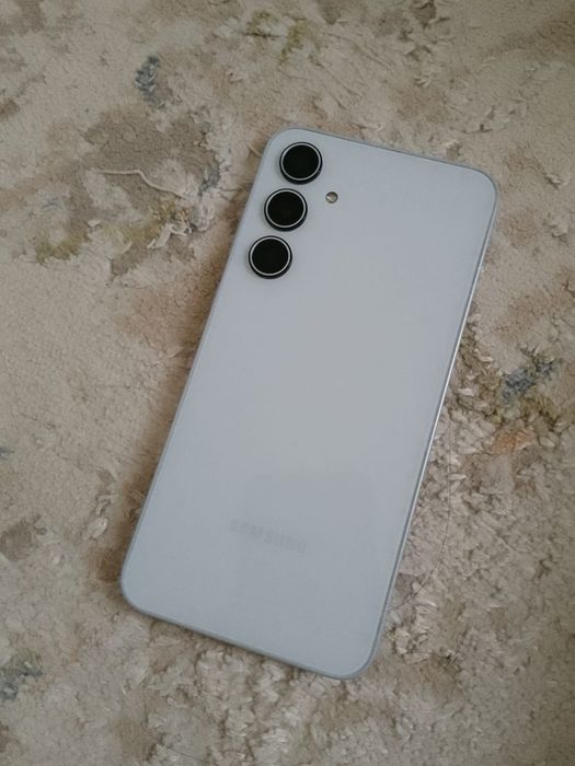 Samsung a35 белый