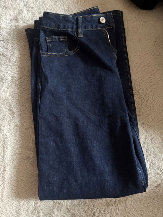 Джинсы прямого кроя