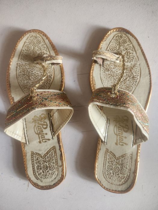 Нарядные сланцы для девочек