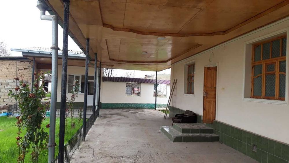 Нурафшон.(Тойтепа ). Обл.кадастр. Продам 5 комнатный дом на 9 сотках .