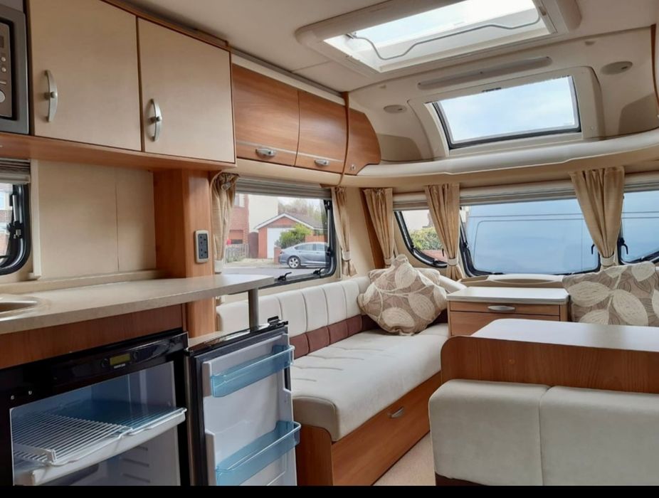 Каравана Swift Conqueror 530  2012 година