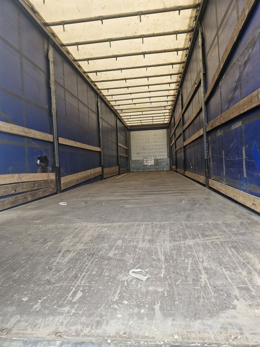 Vând semiremorca SCHMITZ CARGOBULL 2013 standard