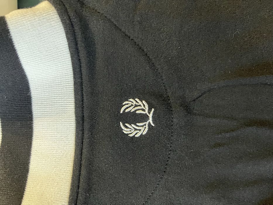 Продам зипку  Calvin Klein, Fred Perry. Цена: 10000 тг.