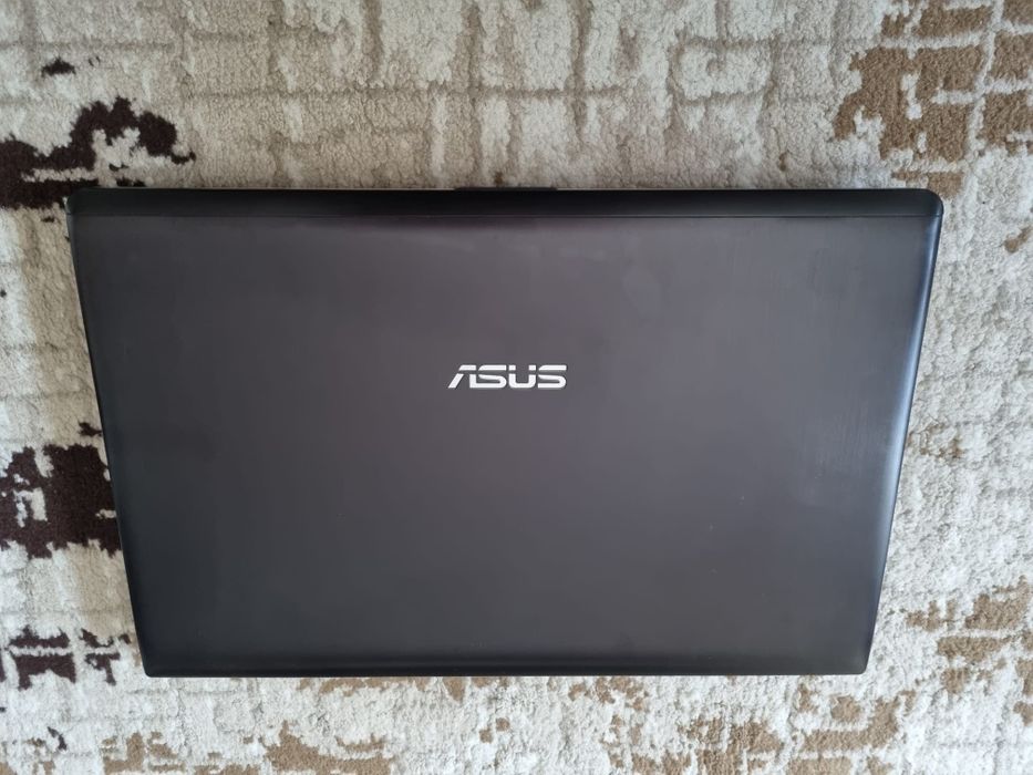 Laptop uri Asus de buget display mare