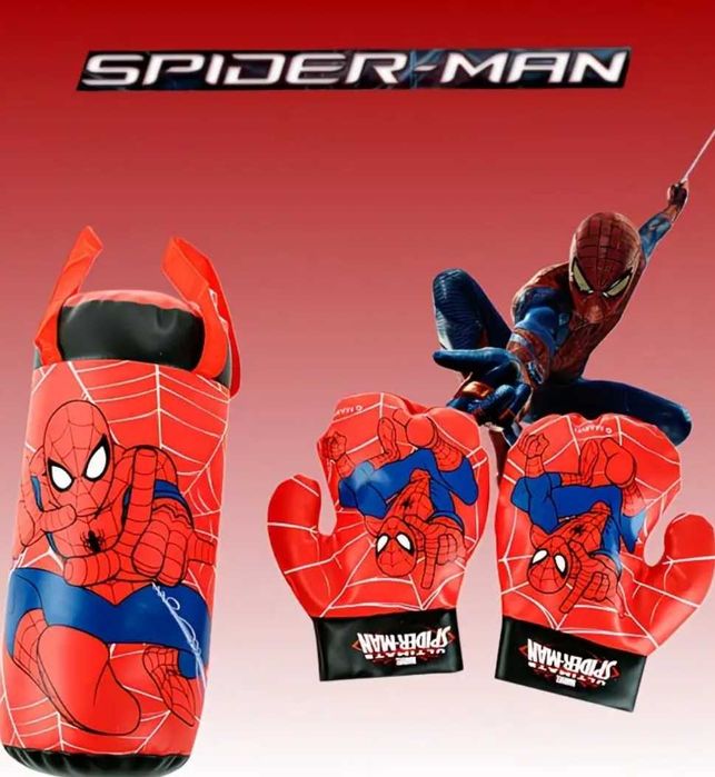 Боксова круша с ръкавици.