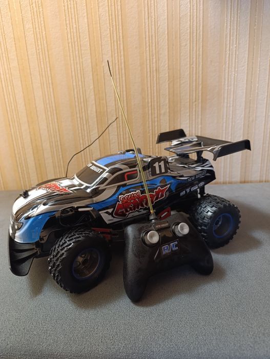 Продам джип на пульт управлений