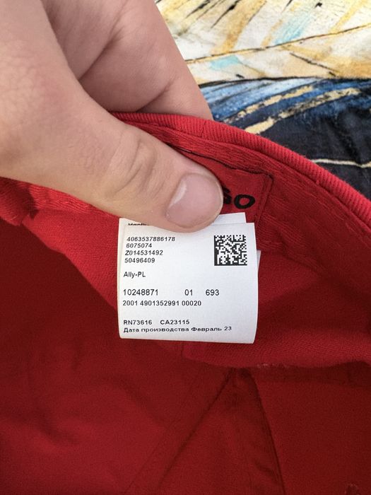 Șapcă Hugo Boss roșie ORIGINALĂ – stare foarte bună