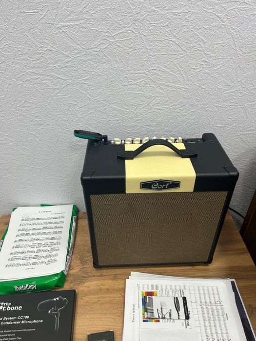 Гитарный комбоусилитель Cort