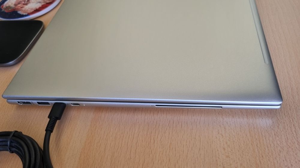 HP EliteBook 860 g11