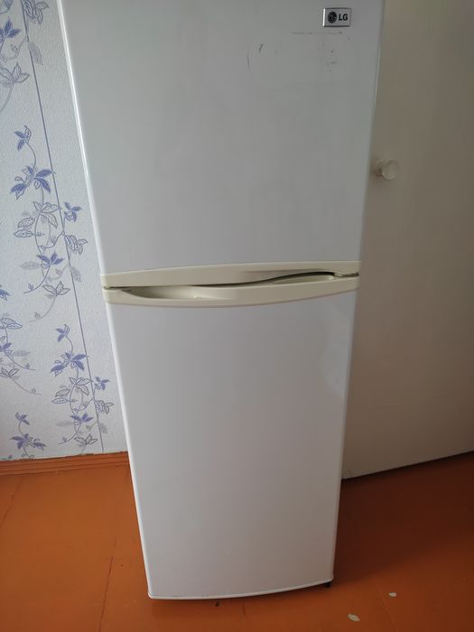 Продам не рабочий холодильник LG