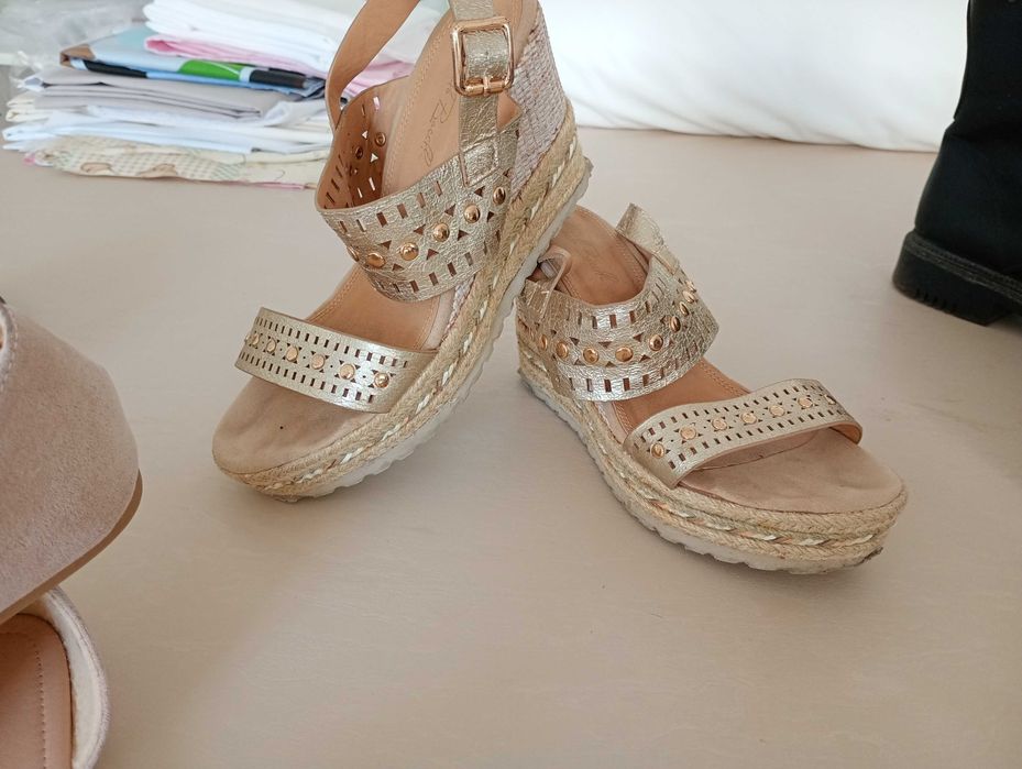 Дамски обувки 6лв/брой