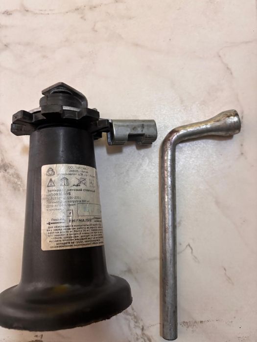 Продам чехол автомобильный. Домкрат