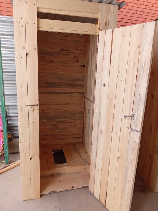 Продам туалет. Деревянный.уличный