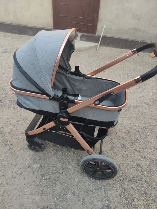 Коляска с люлькой