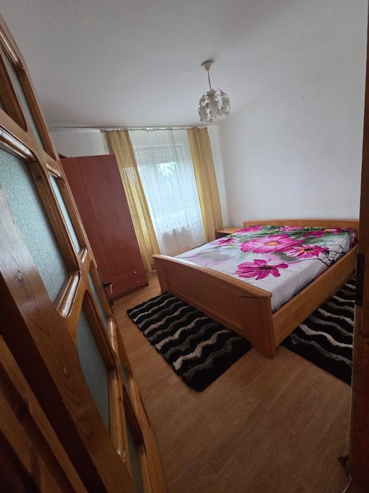 Închiriez apartament!