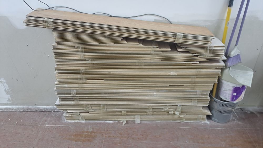 Продам ламинат бу.