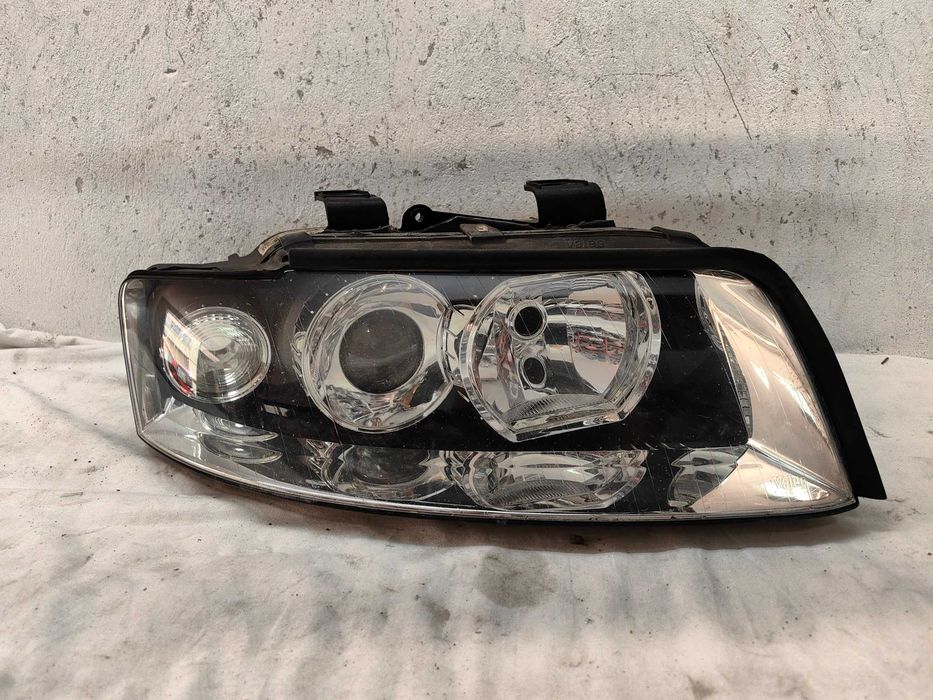 Оригинален фар Ауди А4 Б6  Audi A4 B6 Xenon D2S