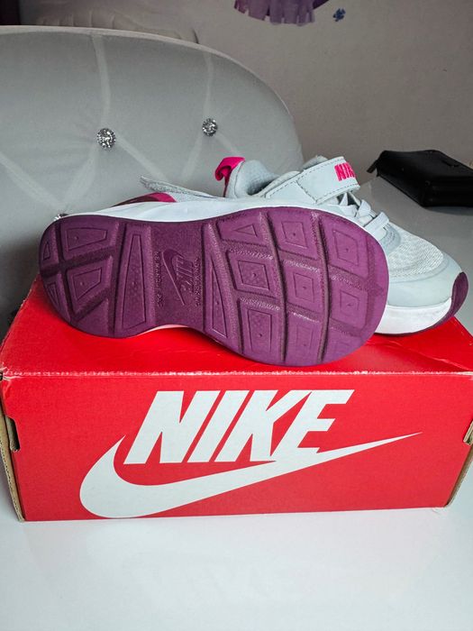 Маратонки Nike,21 номер