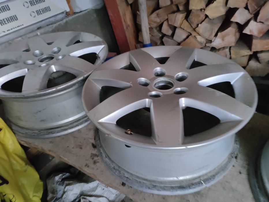 3 Jante audi Pret 100 lei per bucata pe 16