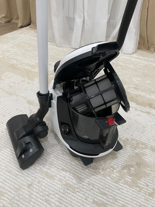 Продается пылесос Bosch BGS7SIL1, белый