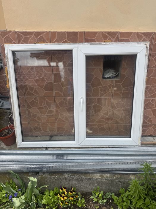 Geamuri termopan + ușă PVC alb – set 3 ferestre + 1 ușă, stare bună