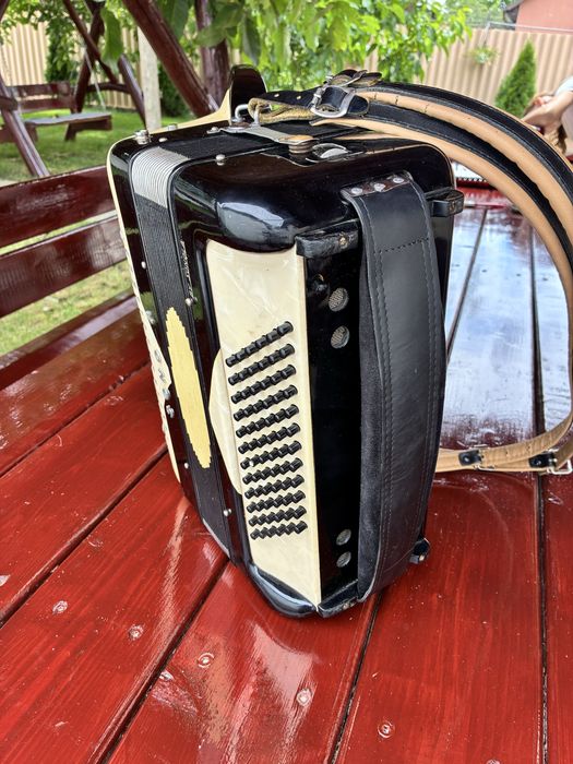 Acordeon italian Sonola Guerrini cu 72 de basi