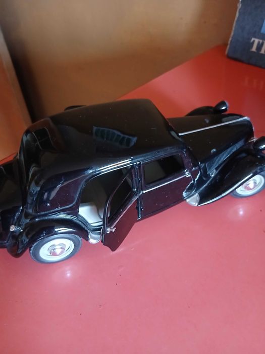 Vând Macheta Auto Citroën 15CV (1952) – Scara 1:18, Maisto