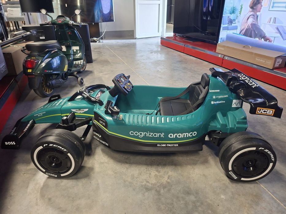 Masina  Aston Martin pentru copii
